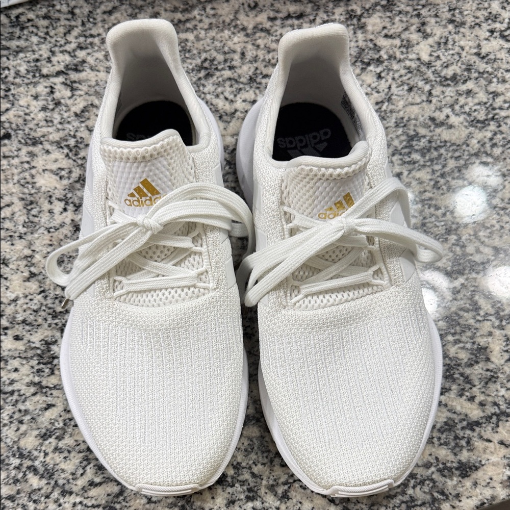 Adidas Swift Run 1.0